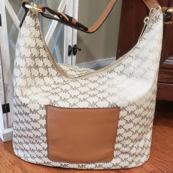 Michal kors handbag - Picture 1 of 5